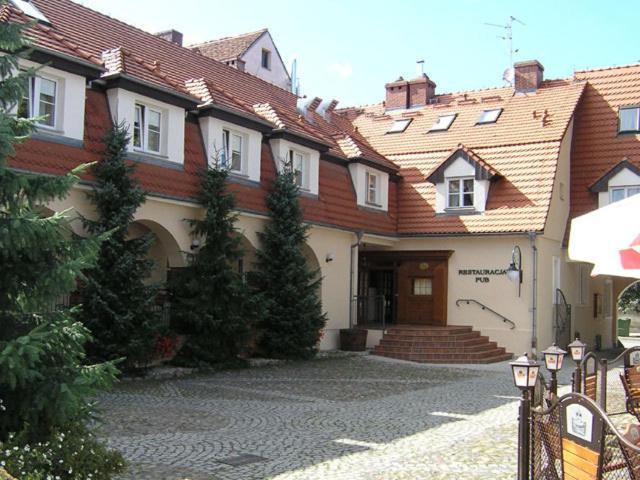 Hotel Zajazd Kultury, Dawniej Pocztowy Zielona Gora  Exterior photo